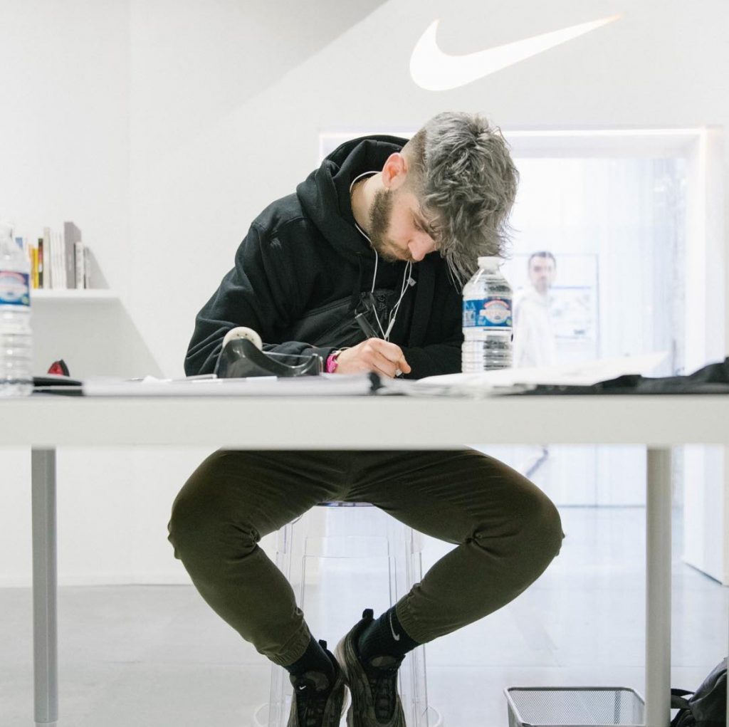 Quentin en plein travail dans le studio Nike.
